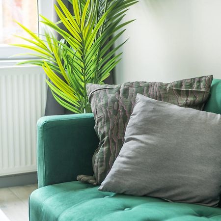 Stanion Luxurious 3 Bedroom Modern House Northamptonshire, Double, Twins, Single, Free Parking, Free Wi-Fi, Pets, Up To 8 Sleeps, 4 Smart Tvs Corby Exteriér fotografie