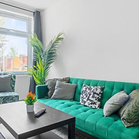 Stanion Luxurious 3 Bedroom Modern House Northamptonshire, Double, Twins, Single, Free Parking, Free Wi-Fi, Pets, Up To 8 Sleeps, 4 Smart Tvs Corby Exteriér fotografie