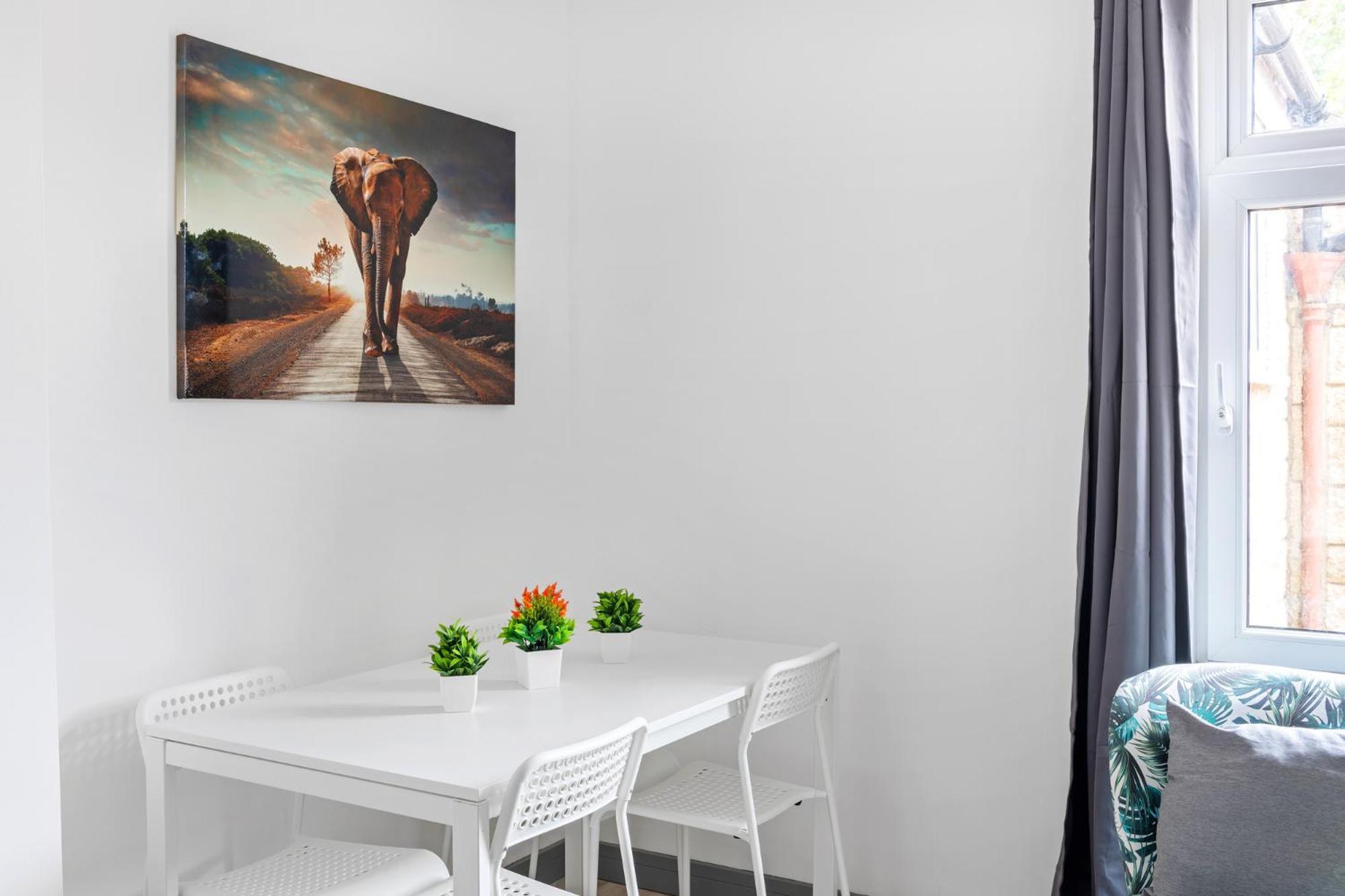 Stanion Luxurious 3 Bedroom Modern House Northamptonshire, Double, Twins, Single, Free Parking, Free Wi-Fi, Pets, Up To 8 Sleeps, 4 Smart Tvs Corby Exteriér fotografie