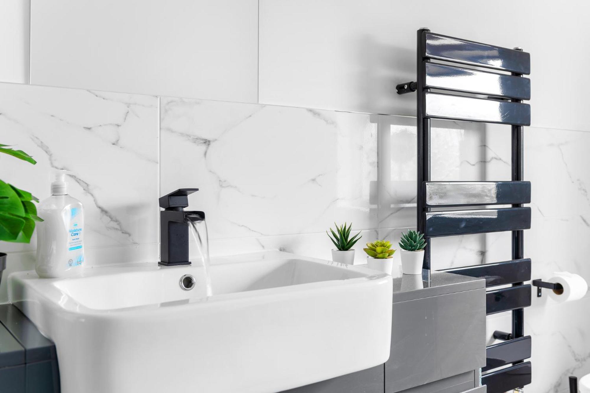 Stanion Luxurious 3 Bedroom Modern House Northamptonshire, Double, Twins, Single, Free Parking, Free Wi-Fi, Pets, Up To 8 Sleeps, 4 Smart Tvs Corby Exteriér fotografie